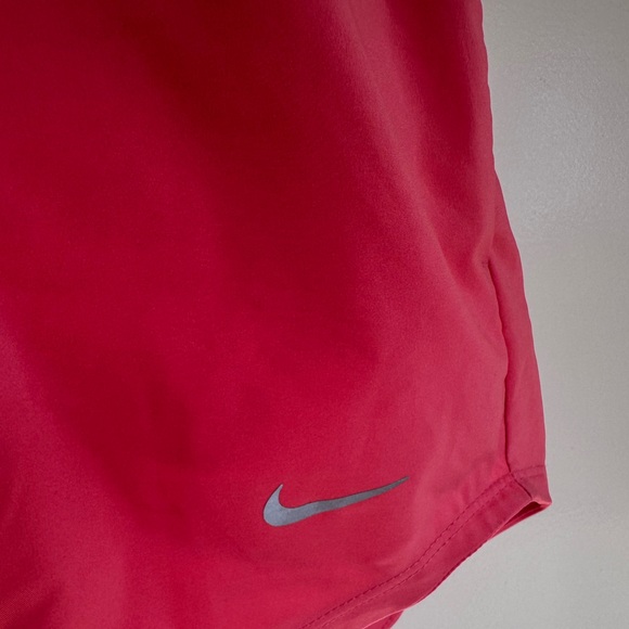 Nike Women's One Dri-FIT Ultra High-Waisted 3"
Brief-Lined Shorts Punch Pink - Picture 4 of 9